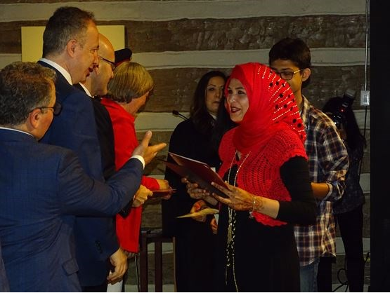 Image of Mayor Bevilacqua at citizenship ceremony
